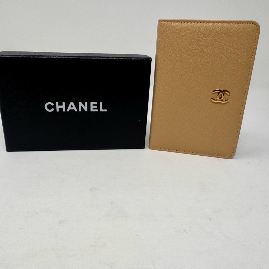 Authenticchanel Beige Gold Leather Card Holder W/ Gold Cc Logo
